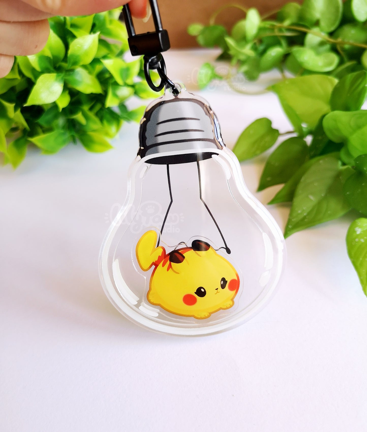 Lightbulb Pocket Pet - Acrylic Shaker Charm